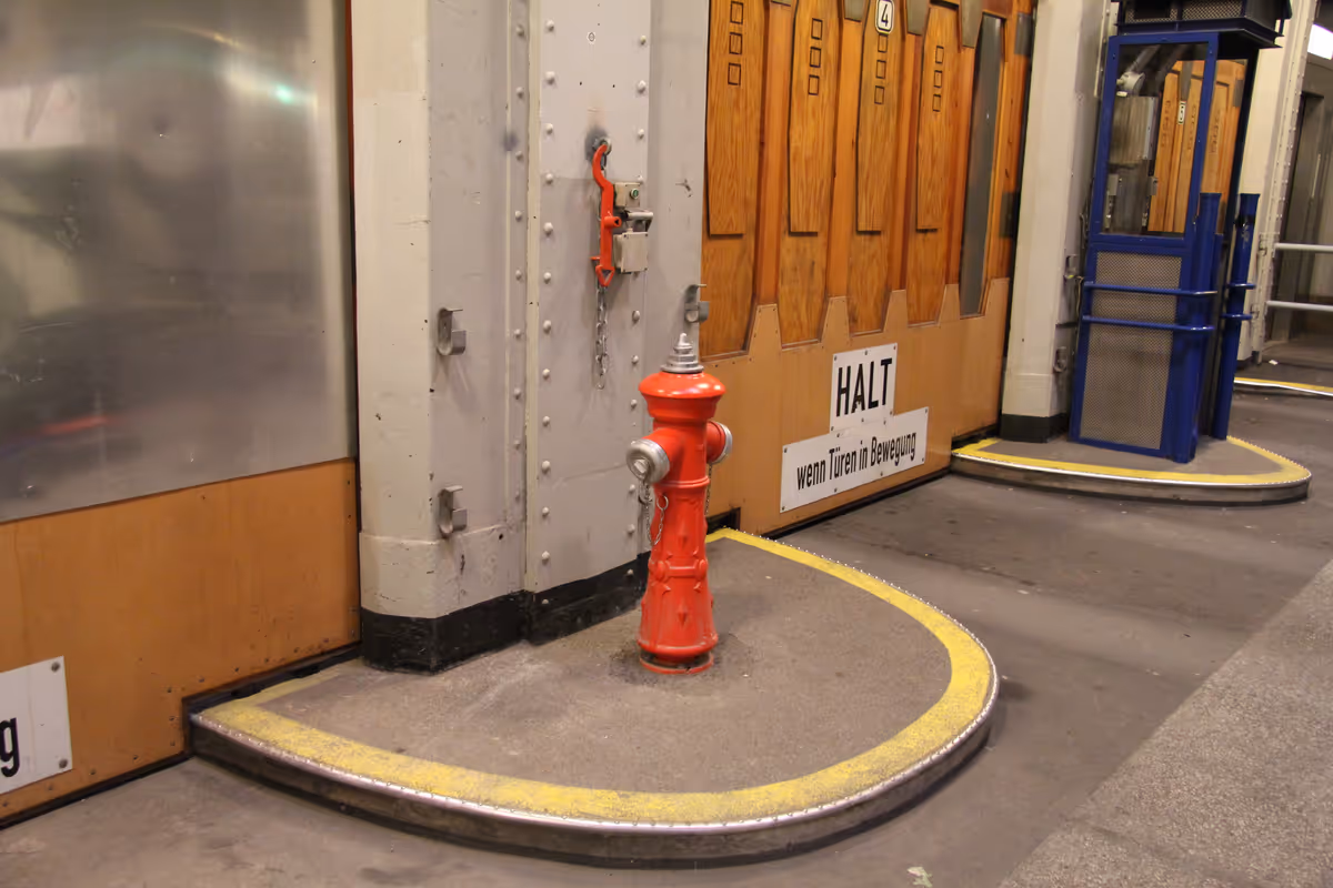 Eingang zum Alten Elbtunnel Hamburg