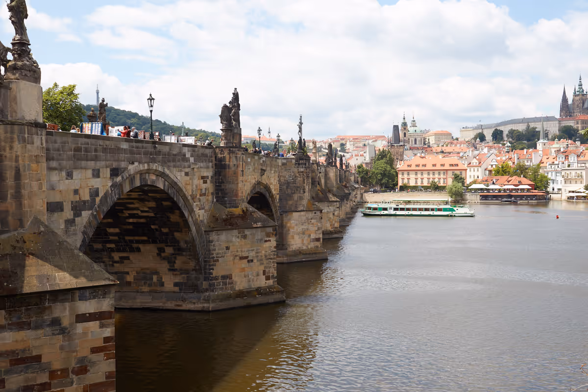 Karlsbrücke Prag über der Moldau